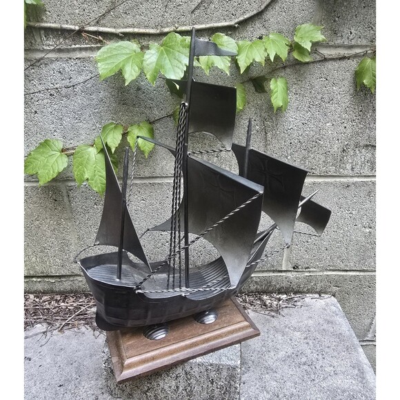 Vintage Santa Maria Sailing Ship Tin On Wooden Base Nautical Decor 15.5"x14"x9" - Picture 5 of 5